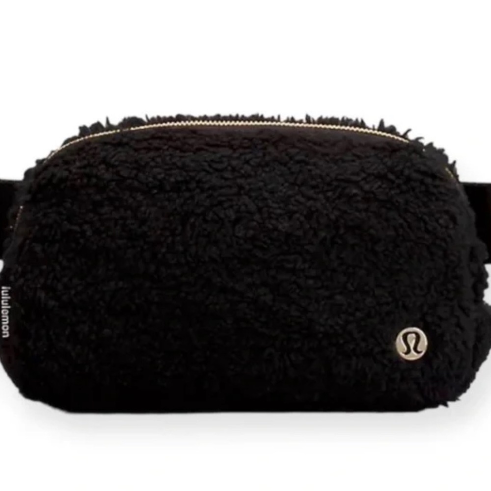 Everywhere belt bag fleece gold and black Lululemon  brand new tags attached